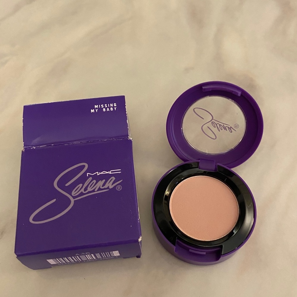 Brand new LI Selena eyeshadow never used!